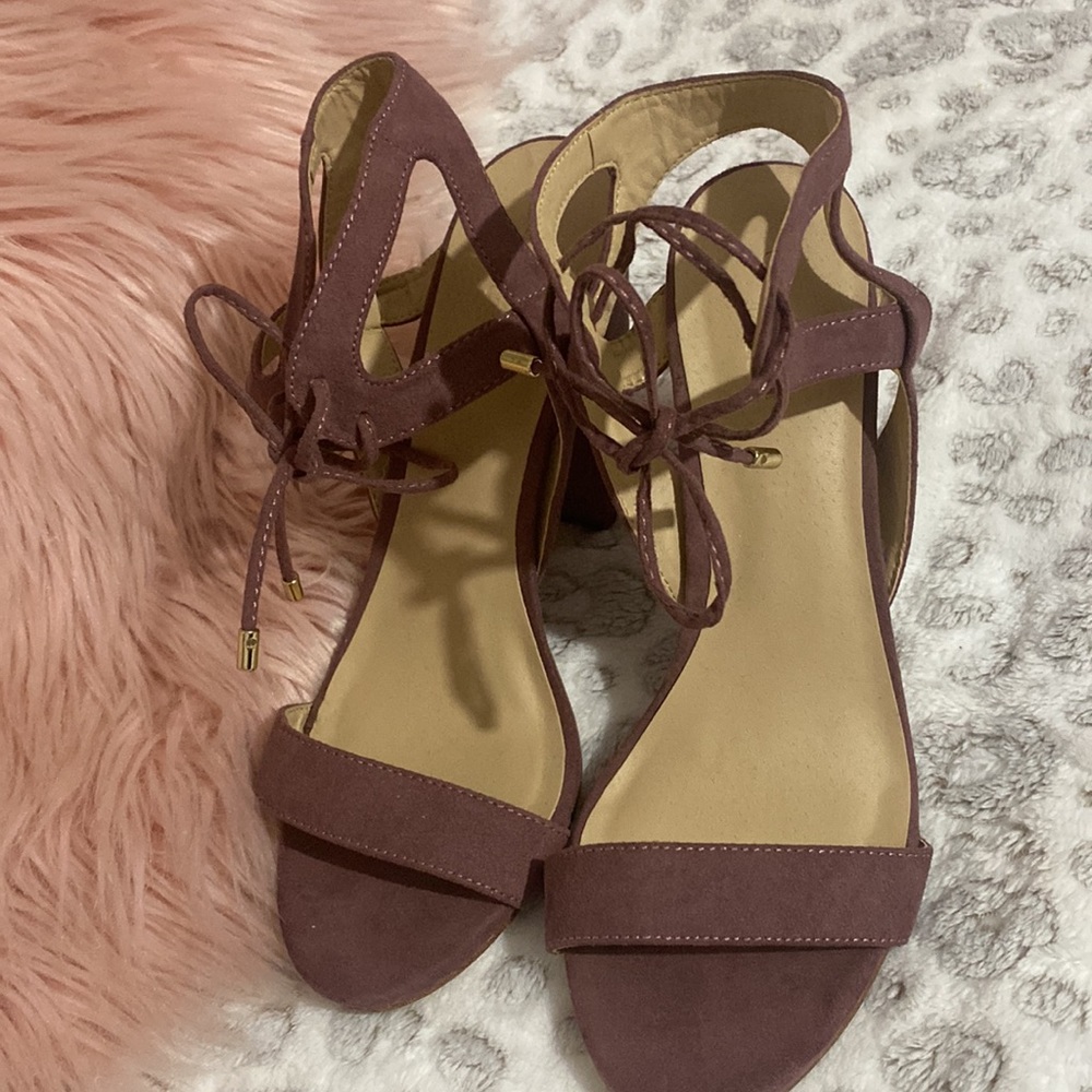 👠 Charlotte Russe Faux Suede Heels - Picture 4 of 5
